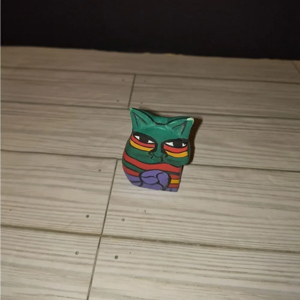 Folk Art Carved Wood Hand Painted Cat Figure Multicolor Decor 3'in Tall - Picture 3 of 8